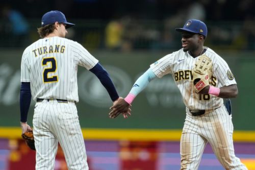 Brewers strike early, hold on late for 5-3 win over Rangers