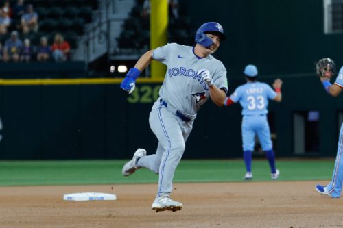 Instant Reaction: Blue Jays keep slim playoff hopes alive with 7-2 victory over Rangers