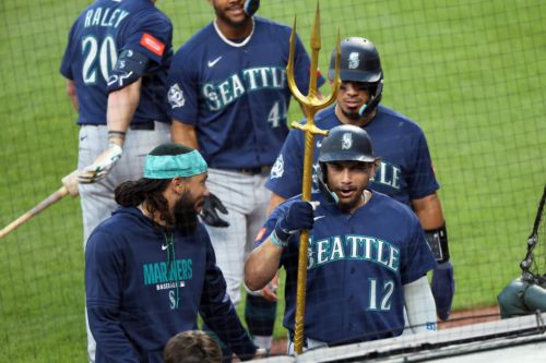 Mariners challenge their way to win over Orioles, 6-3