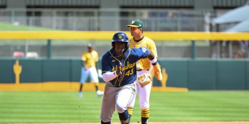Brewers' No. 2 prospect Peña cleared to resume baseball activities after health scare