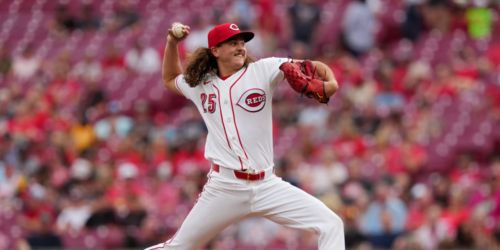 Lowder earns first victory since April as Reds win 10th in 14 games