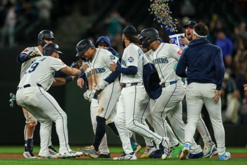 Mariners Live, Beat Astros 6-5 in Extras