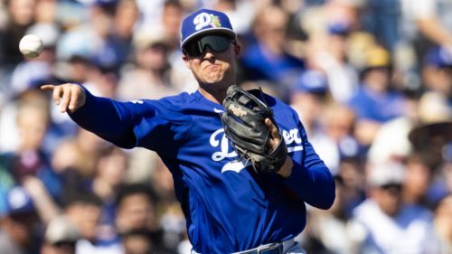 Surprising veteran emerging as Dodgers utility solution in spring training