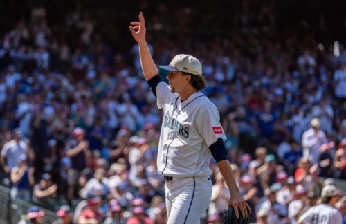 Mariners hold 4th of July BBQ, smoke Blue Jays 11-0