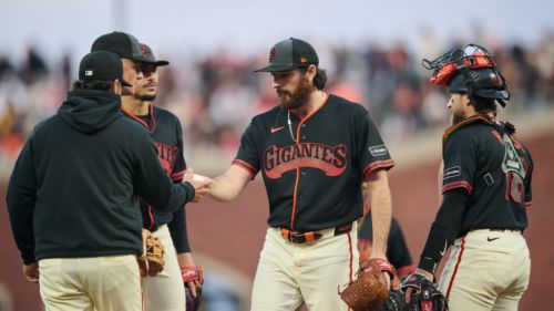 SF Giants swap out relievers in latest roster move, bring back familiar face
