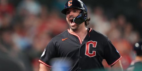 Hi Mom! Hedges' HR in front of parents caps memorable night