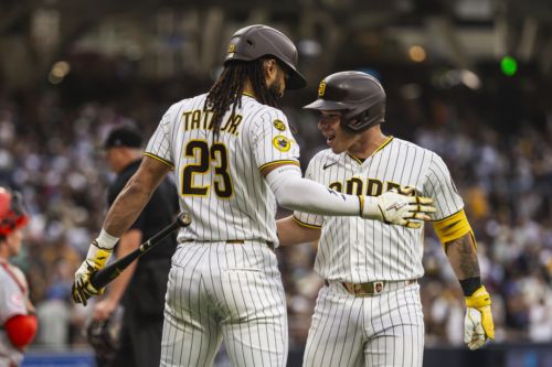 Padres get much-needed win against struggling Reds club