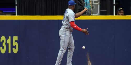 Sánchez's adventurous day in left proves costly when comeback falls short