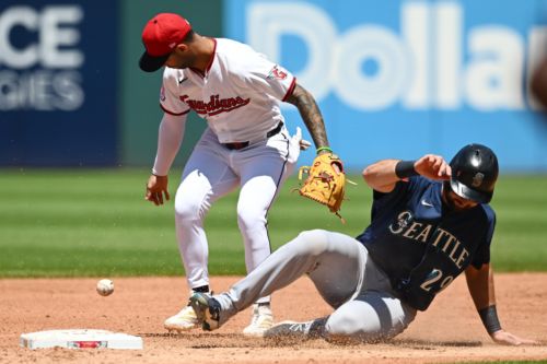 Disaster inning undoes Mariners in 6-5 loss to Guardians