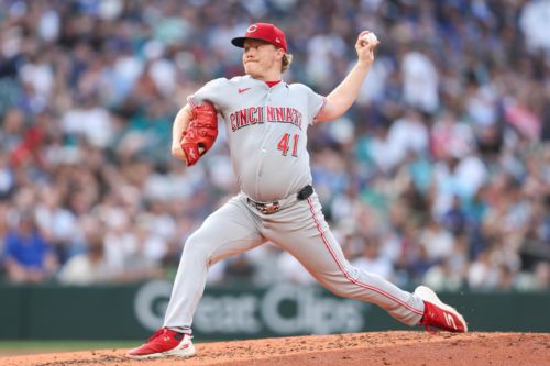 Reds race past Cardinals in extra innings to claim series victory