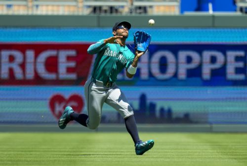 Mariners let defense hold them down in 6-8 loss to Royals