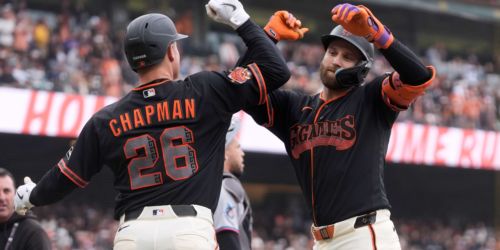 Schmitt rebounds from baserunning gaffe with decisive go-ahead HR