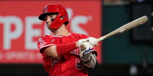 Neto caps torrid road trip as Angels' late rally falls short