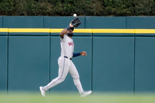 Astros 9th Inning Rally Falls Short in 5-4 Loss to Twins