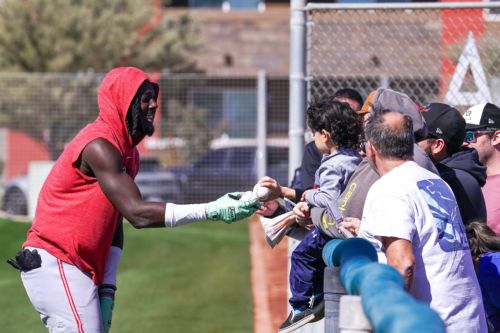 Reds bullpen blasted by Mariners in 14-8 Cactus League loss