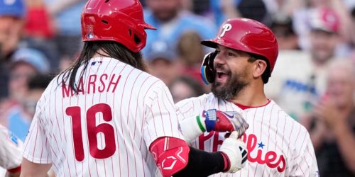 Schwarber launches HR No. 25 while making first start at 1B since '21