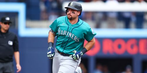 Mariners' early lead slips away after costly miscues