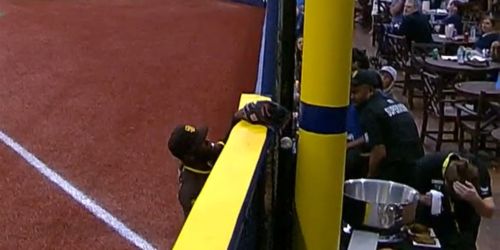 Rays' most exciting 'W' of '26? DeLuca's 9th-frame HR sets tone for walk-off in 11th