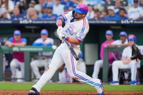 Royals Place Vinnie Pasquantino On IL With Hamate Fracture
