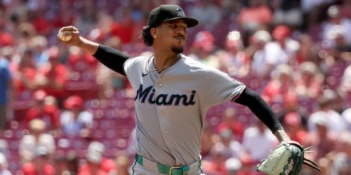 Eury quick to find scoreless success by keeping Reds' runners at bay