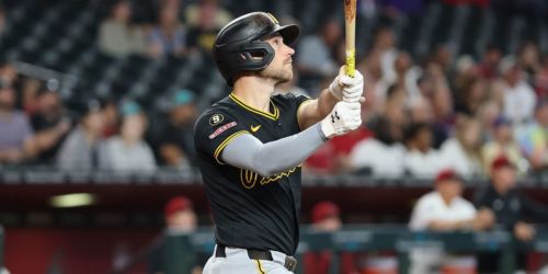 Lowe clubs 1st-inning homer on 2nd straight day, sparks Bucs' comeback win