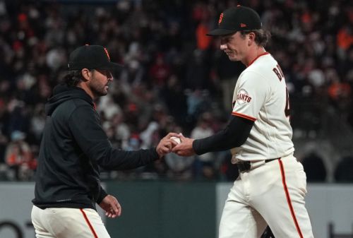 Giants blow lead, lose 6-4 to Phillies