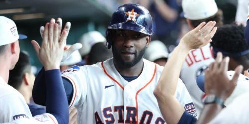 Yordan's 2nd HR of night, 29th of season is walk-off shot