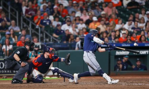 Mariners hurt fans today (just to see if they still feel), lose to Astros in extras, 10-7