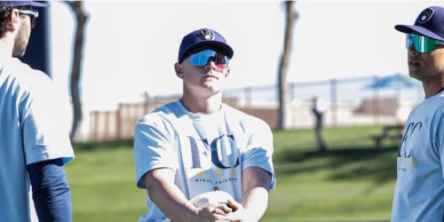 Brewers don 'FC United' T-shirts in support of Frank Cairone after car crash