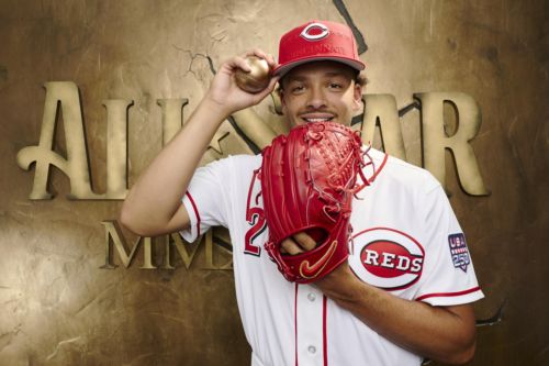Burns, Reds agree to $105M extension
