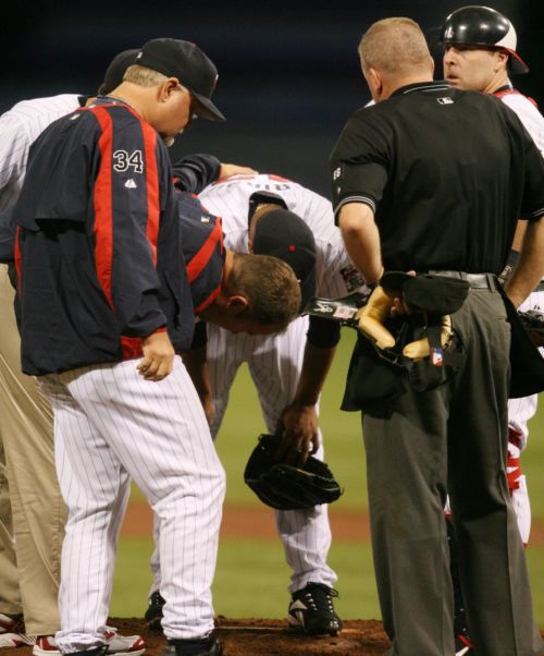 The 2006 Twins wobbled but didn’t fall down in August