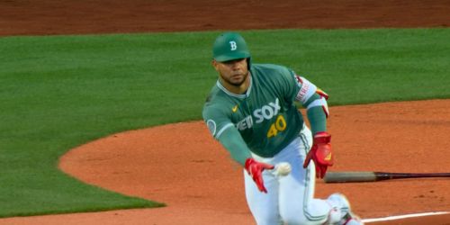Contreras runs toward mound after HBP ... but not for the reason you think