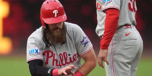 Red-hot Marsh day to day after sustaining middle finger sprain