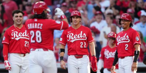 Suárez clobbers 2 HRs (including grand slam) in Reds' shutout rout