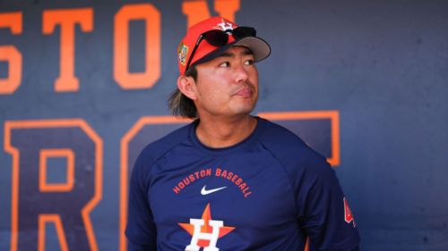 Astros' Imai hit by comebacker in spring debut