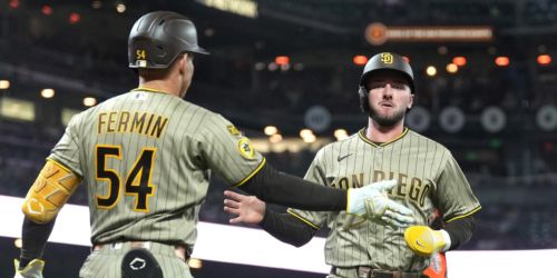 Padres' relentless offense survives tense finish for 5th straight win