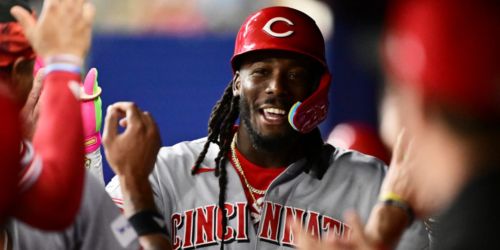 Elly hits 2 HRs as Reds break out for 12-spot to win 5th straight