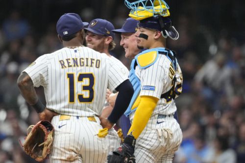 Brewers walk off Yankees in extras as William Contreras plays hero