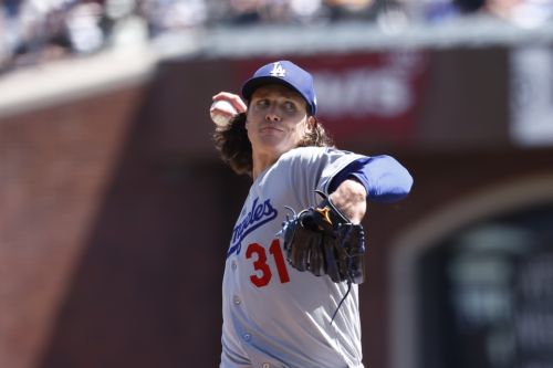 Tyler Glasnow dominant, Dodgers salvage win over Giants