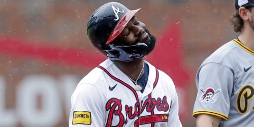 Harris feeds off playoff atmosphere to deliver pinch-hit 2B in Braves' sweep