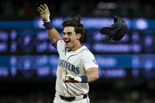 Mariners use youth movement to get past Mets for seventh straight win