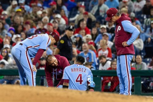 Luis Arraez leaves game early with ankle injury