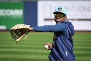 Brewers Sign Luis Lara To Extension