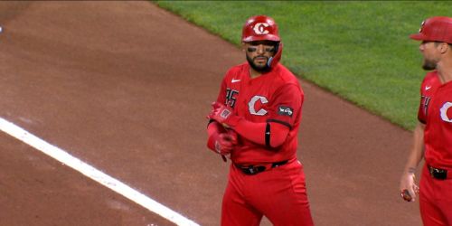 Trevino shows Reds' tenacity through long rain delay