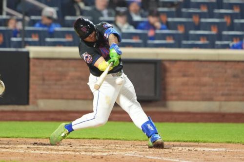 Mets’ Offense Erupts for Five Homers in Win Over Giants
