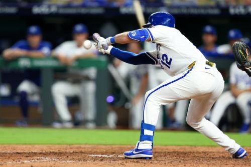 Royals squeeze out walk-off win against Giants