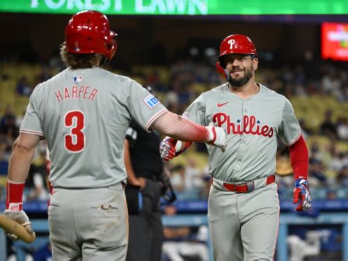 Kyle Schwarber hits 2 home runs, Bryce Harper records 4 hits in Phillies extra-inning, comeback win