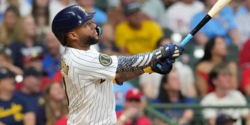 Chourio's big night (2 HRs) not enough as Brewers' late rally falls short