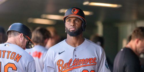O's place OF Robert on IL with left hamstring discomfort