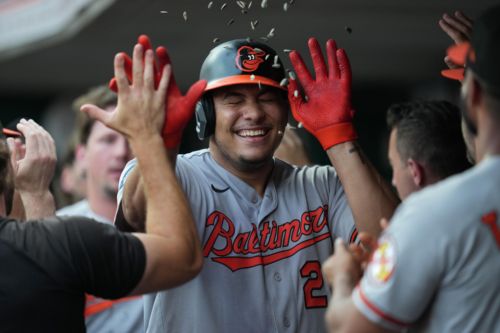 Orioles’ offense puts on fireworks show in Independence Day win, 8-5